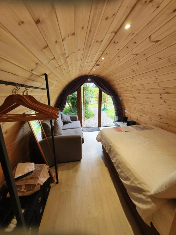 Priory Glamping Pods And Guest Accommodation Киларни Екстериор снимка